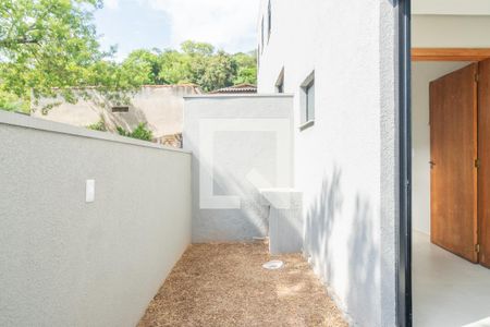 Quintal de casa à venda com 3 quartos, 96m² em Tristeza, Porto Alegre