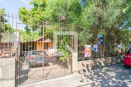 Fachada de casa à venda com 3 quartos, 80m² em Ipanema, Porto Alegre