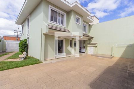 Quintal de casa à venda com 3 quartos, 300m² em Rio Branco, Canoas