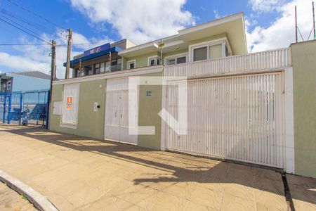 Fachada de casa à venda com 3 quartos, 300m² em Rio Branco, Canoas