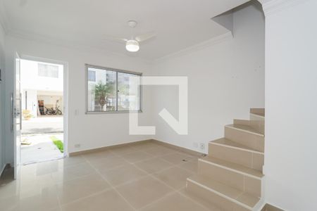 Sala de casa de condomínio para alugar com 2 quartos, 103m² em Campo Limpo, São Paulo