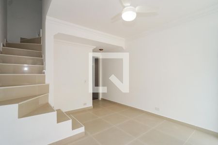 Sala de casa de condomínio para alugar com 2 quartos, 103m² em Campo Limpo, São Paulo