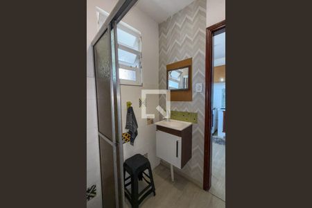 Banheiro de kitnet/studio para alugar com 1 quarto, 36m² em Canto do Forte, Praia Grande