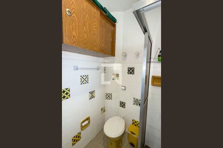 Banheiro de kitnet/studio para alugar com 1 quarto, 36m² em Canto do Forte, Praia Grande