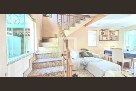 Escada de casa à venda com 3 quartos, 260m² em Joá, Lagoa Santa