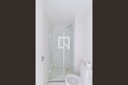 Banheiro de apartamento para alugar com 2 quartos, 42m² em Vila da Oportunidade, Carapicuíba