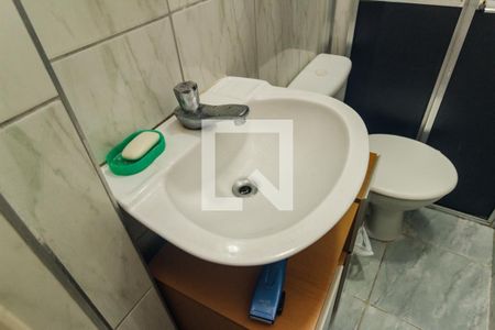 Banheiro de kitnet/studio para alugar com 1 quarto, 30m² em Santa Ifigênia, São Paulo