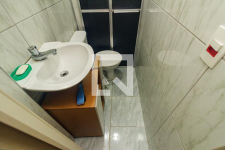 Banheiro de kitnet/studio para alugar com 1 quarto, 30m² em Santa Ifigênia, São Paulo