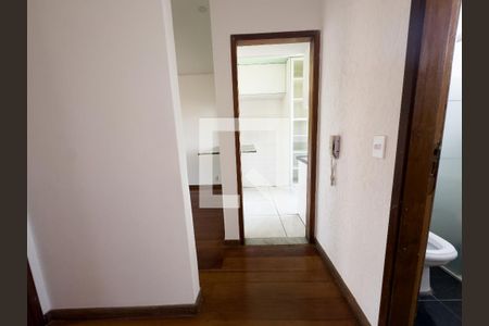 Corredor  de apartamento para alugar com 2 quartos, 65m² em São Francisco, Belo Horizonte
