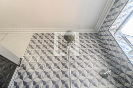Banheiro de apartamento à venda com 2 quartos, 48m² em Morro Santana, Porto Alegre