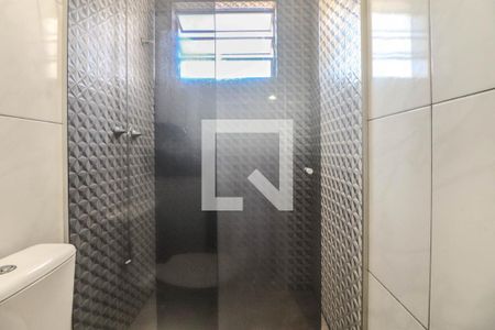 Banheiro de apartamento à venda com 2 quartos, 48m² em Morro Santana, Porto Alegre