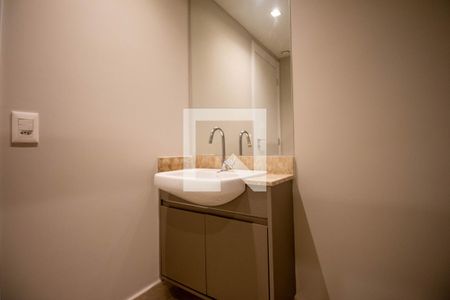 Banheiro de apartamento para alugar com 1 quarto, 21m² em Santo Amaro, São Paulo