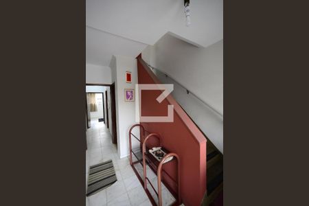 Escada de casa para alugar com 5 quartos, 350m² em Cambuci, São Paulo