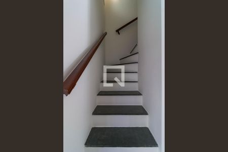 Escada de casa de condomínio à venda com 2 quartos, 70m² em Parque Reboucas, São Paulo