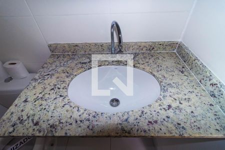 Banheiro de apartamento à venda com 2 quartos, 37m² em Vila Prudente, São Paulo