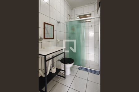 Banheiro de kitnet/studio para alugar com 0 quarto, 32m² em Boqueirão, Praia Grande