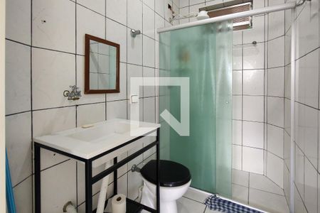 Banheiro de kitnet/studio para alugar com 0 quarto, 32m² em Boqueirão, Praia Grande