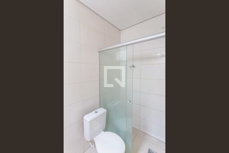 Banheiro Social de kitnet/studio para alugar com 1 quarto, 30m² em Santo Andre, Belo Horizonte