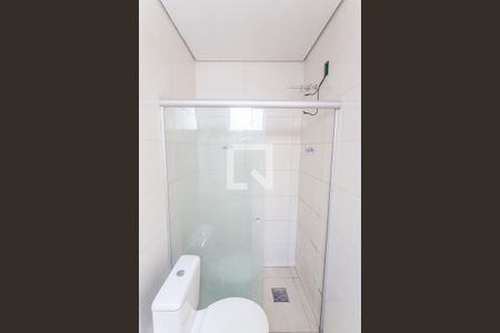 Banheiro Social de kitnet/studio para alugar com 1 quarto, 30m² em Santo Andre, Belo Horizonte