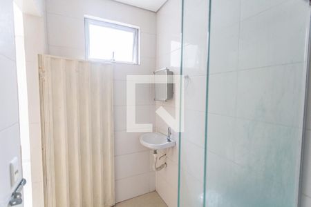 Banheiro Social de kitnet/studio para alugar com 1 quarto, 30m² em Santo Andre, Belo Horizonte