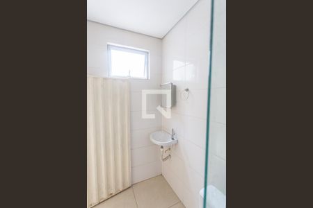 Banheiro Social de kitnet/studio para alugar com 1 quarto, 30m² em Santo Andre, Belo Horizonte