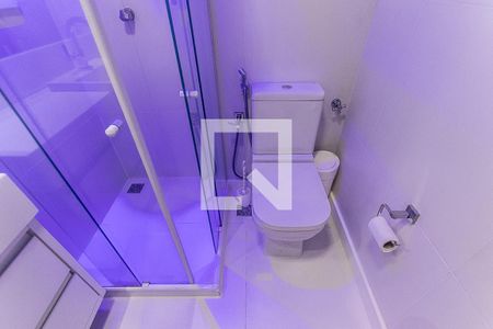 Banheiro de kitnet/studio para alugar com 1 quarto, 27m² em Caminho das Árvores, Salvador