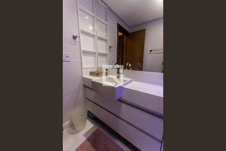 Banheiro de kitnet/studio para alugar com 1 quarto, 27m² em Caminho das Árvores, Salvador