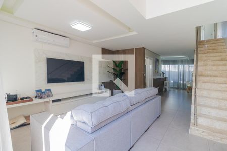 Sala de casa à venda com 3 quartos, 160m² em Guarujá, Porto Alegre