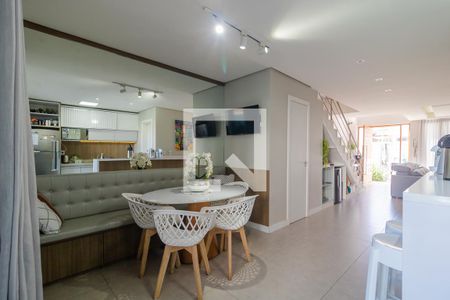 Sala de casa à venda com 3 quartos, 160m² em Guarujá, Porto Alegre