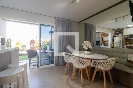 Sala de casa à venda com 3 quartos, 160m² em Guarujá, Porto Alegre