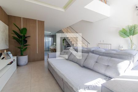 Sala de casa à venda com 3 quartos, 160m² em Guarujá, Porto Alegre