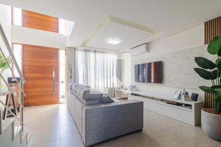 Sala de casa à venda com 3 quartos, 160m² em Guarujá, Porto Alegre