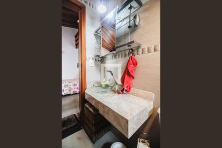 Banheiro de serviço 1 de casa à venda com 4 quartos, 600m² em Jardim São Paulo, São Paulo