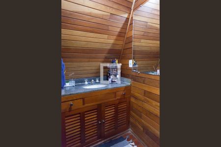 Banheiro da Suíte de casa de condomínio à venda com 3 quartos, 200m² em Retiro do Chalé (piedade do Paraopeba), Brumadinho