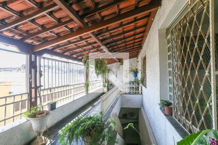 Varanda de casa à venda com 3 quartos, 276m² em Carlos Prates, Belo Horizonte
