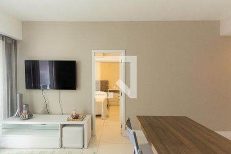 Sala/Cozinha de apartamento para alugar com 1 quarto, 61m² em Itaim Bibi, São Paulo