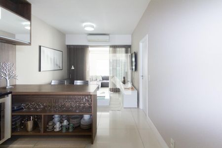 Sala/Cozinha de apartamento para alugar com 1 quarto, 61m² em Itaim Bibi, São Paulo