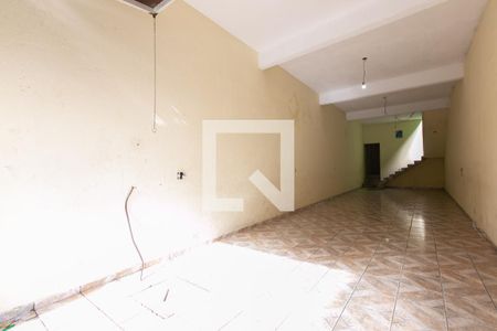 Garagem de casa à venda com 5 quartos, 300m² em Vila Carmosina, São Paulo