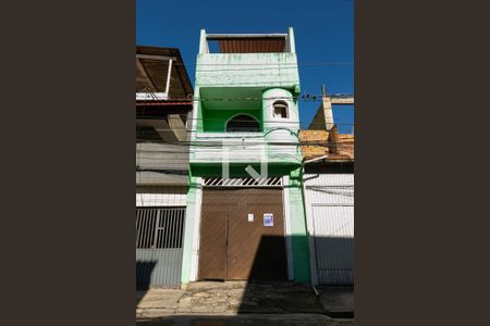 Fachada + Placa de casa à venda com 5 quartos, 300m² em Vila Carmosina, São Paulo