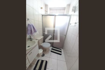 Banheiro de apartamento para alugar com 1 quarto, 38m² em Centro, São Vicente