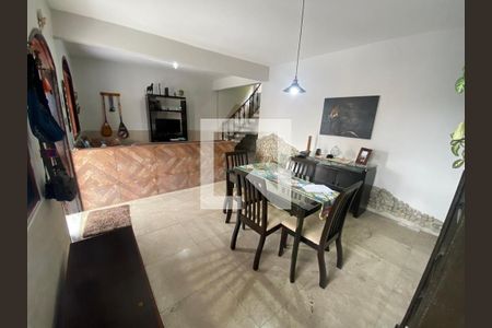 Casa à venda com 3 quartos, 195m² em Santa Rosa, Niterói