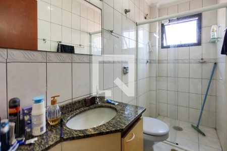 Banheiro da Suíte de apartamento para alugar com 2 quartos, 70m² em Vila Tupi, Praia Grande