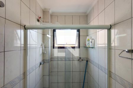 Banheiro da Suíte de apartamento para alugar com 2 quartos, 70m² em Vila Tupi, Praia Grande