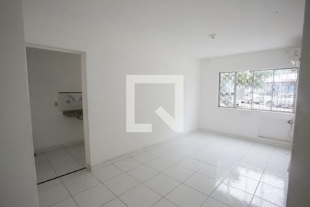 Sala de apartamento para alugar com 1 quarto, 40m² em Taquara, Rio de Janeiro