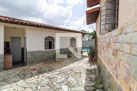 Quintal de casa à venda com 3 quartos, 586m² em São João Batista, Belo Horizonte