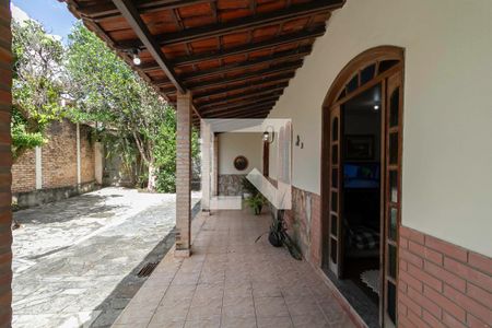 Varanda de casa à venda com 3 quartos, 586m² em São João Batista, Belo Horizonte