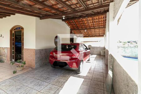 Garagem de casa à venda com 3 quartos, 586m² em São João Batista, Belo Horizonte