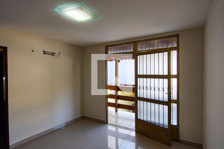 Sala de casa para alugar com 3 quartos, 100m² em Taquara, Rio de Janeiro