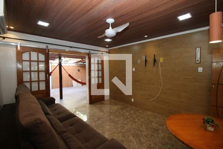 Sala de apartamento para alugar com 3 quartos, 120m² em Olaria, Rio de Janeiro