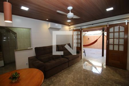 Sala de apartamento para alugar com 3 quartos, 120m² em Olaria, Rio de Janeiro